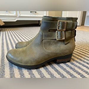 Sorel Women’s Lolla Bootie- Alpine Tundra ankle boot in olive green w/buckle